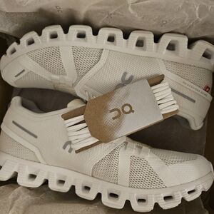 On Running White Sneakers 7.5 Women